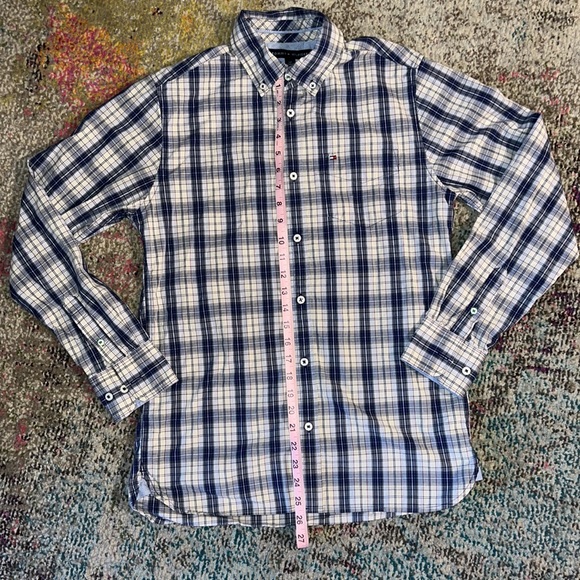 **BOGO DEAL**Tommy Hilfiger Collared Button Down - Picture 8 of 8